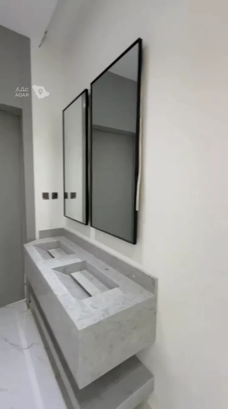Floor for Rent in Riyadh Al Janadriyah 5