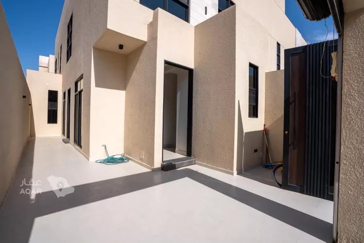 Floor for Sale in Riyadh Dhahrat Al Badi'ah 14