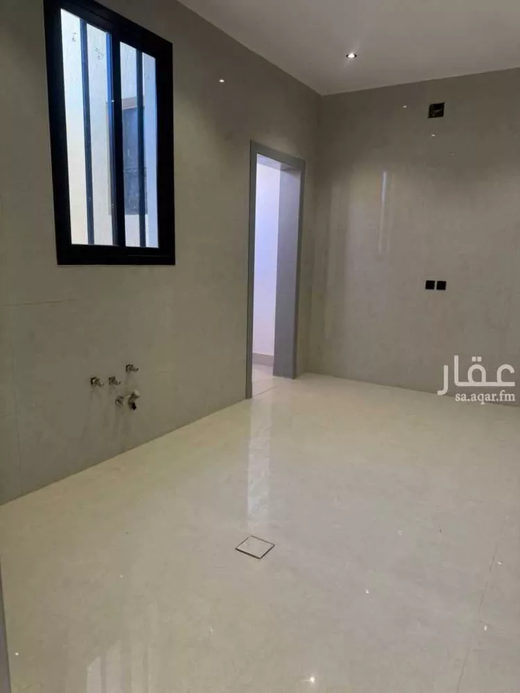 Floor for Sale in Riyadh Dirab 10