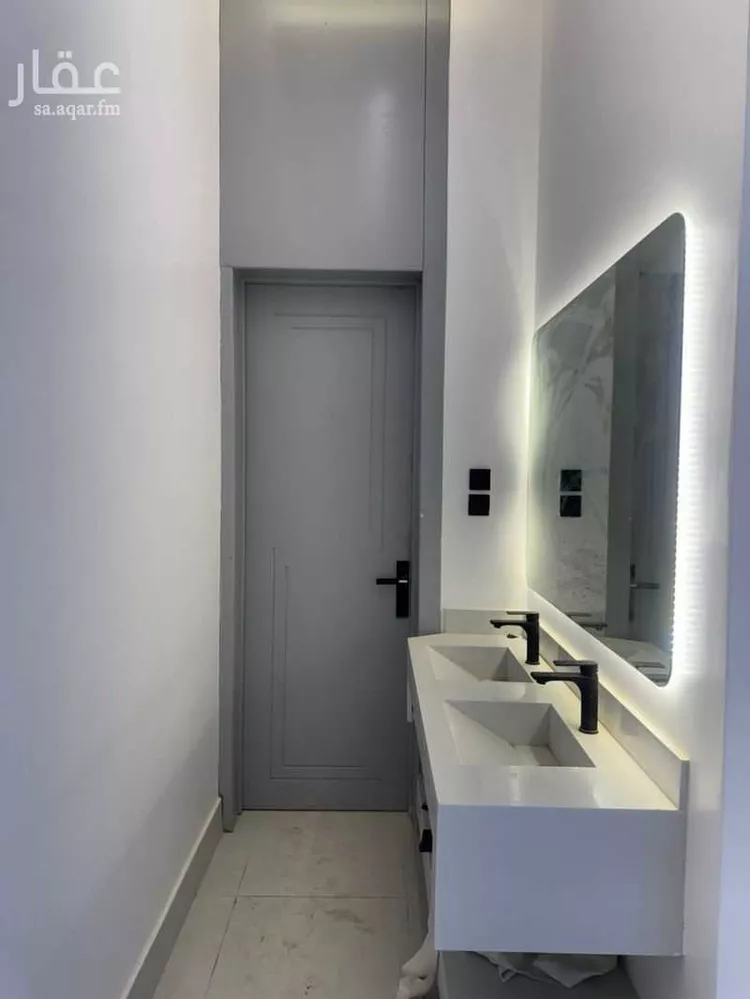 Floor for Sale in Riyadh Dirab 8