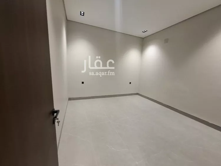 دور للبيع في شارع الرغيب, حي إشبيلية, مدينة الرياض, منطقة الرياض صورة 4