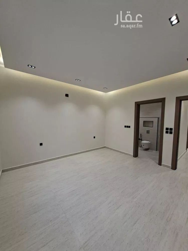 Floor for Sale in Riyadh Al Janadriyah 7