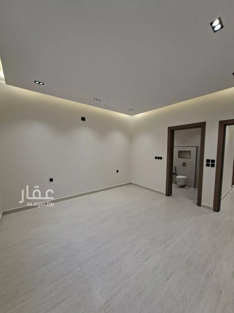 Floor for Sale in Riyadh Al Janadriyah 11