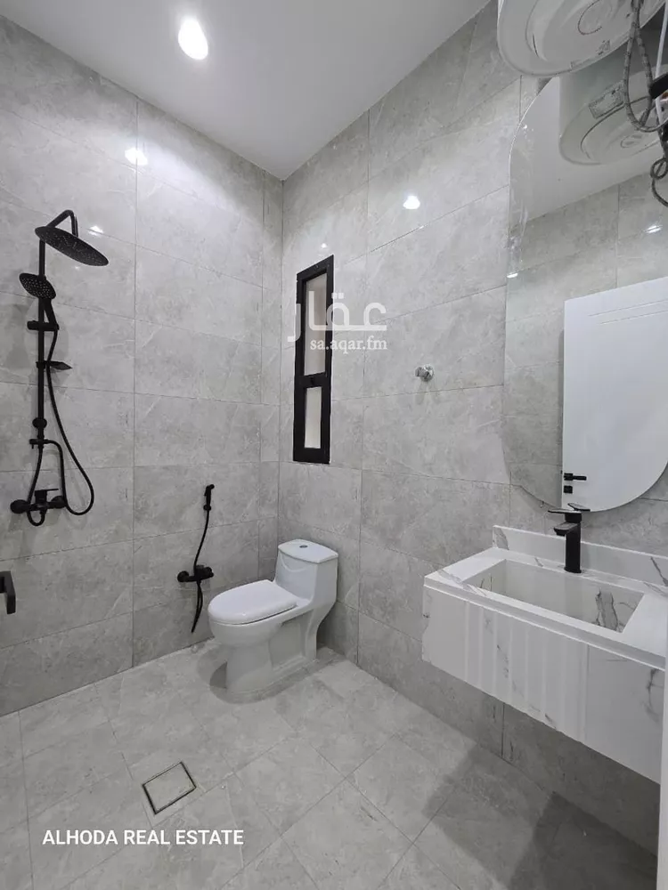 دور للبيع في شارع محسن المساوي, حي الورود, مدينة خميس مشيط, منطقة عسير صورة 3