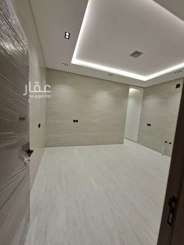 Floor for Sale in Riyadh Al Janadriyah 14