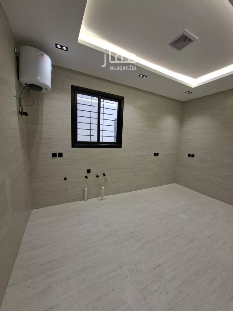 Floor for Sale in Riyadh Al Janadriyah 8