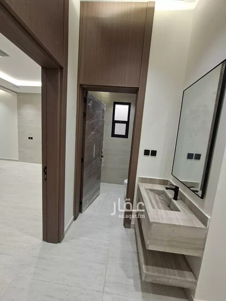 Floor for Sale in Riyadh Al Janadriyah 13