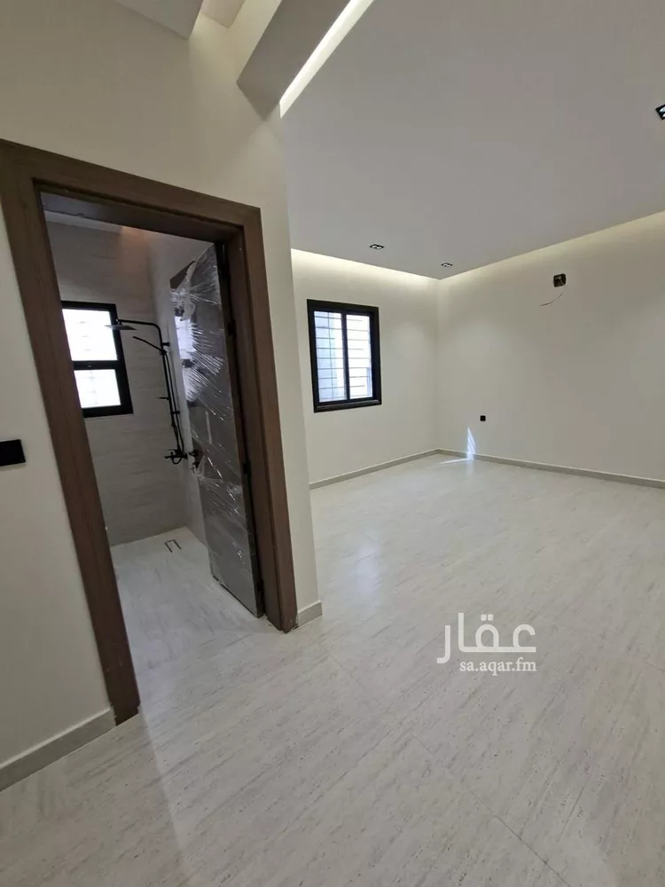 Floor for Sale in Riyadh Al Janadriyah 13