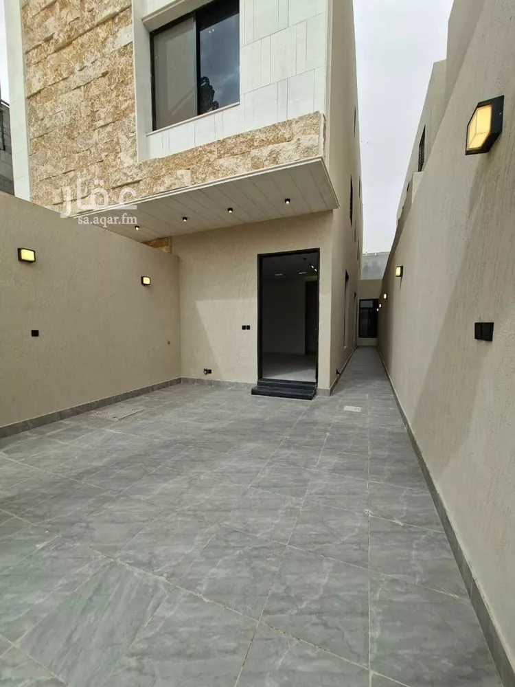 Floor for Sale in Riyadh Al Janadriyah 6