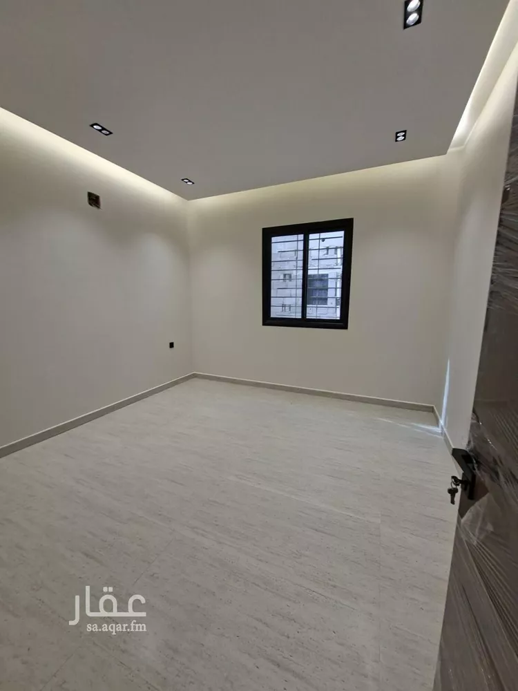 Floor for Sale in Riyadh Al Janadriyah 10