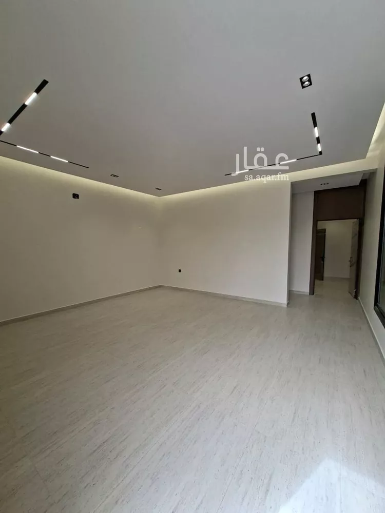 Floor for Sale in Riyadh Al Janadriyah 7
