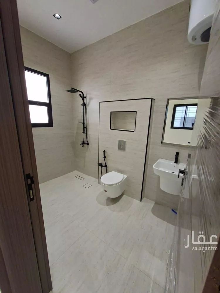 Floor for Sale in Riyadh Al Janadriyah 12