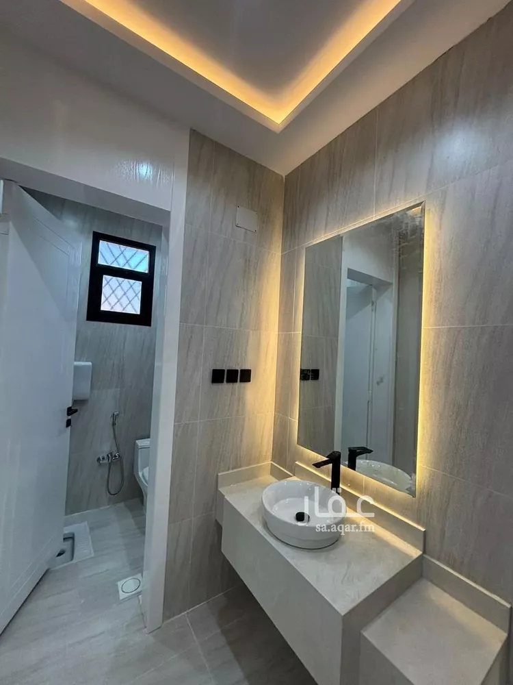 Floor for Sale in Khamis Mushait Ar Rabie 11