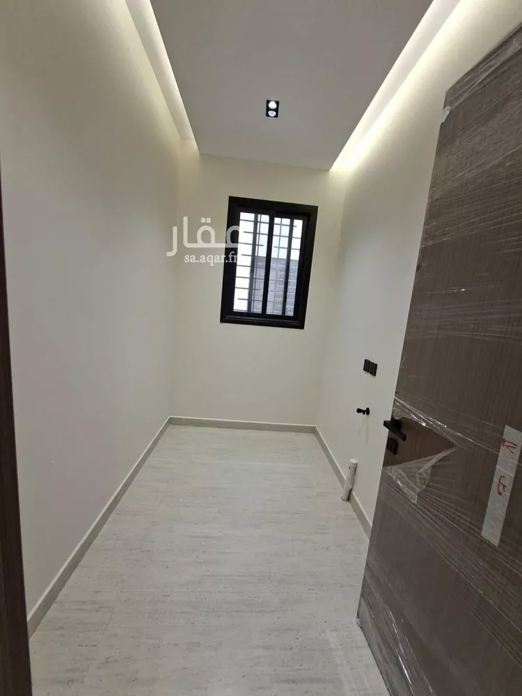 Floor for Sale in Riyadh Al Janadriyah 10