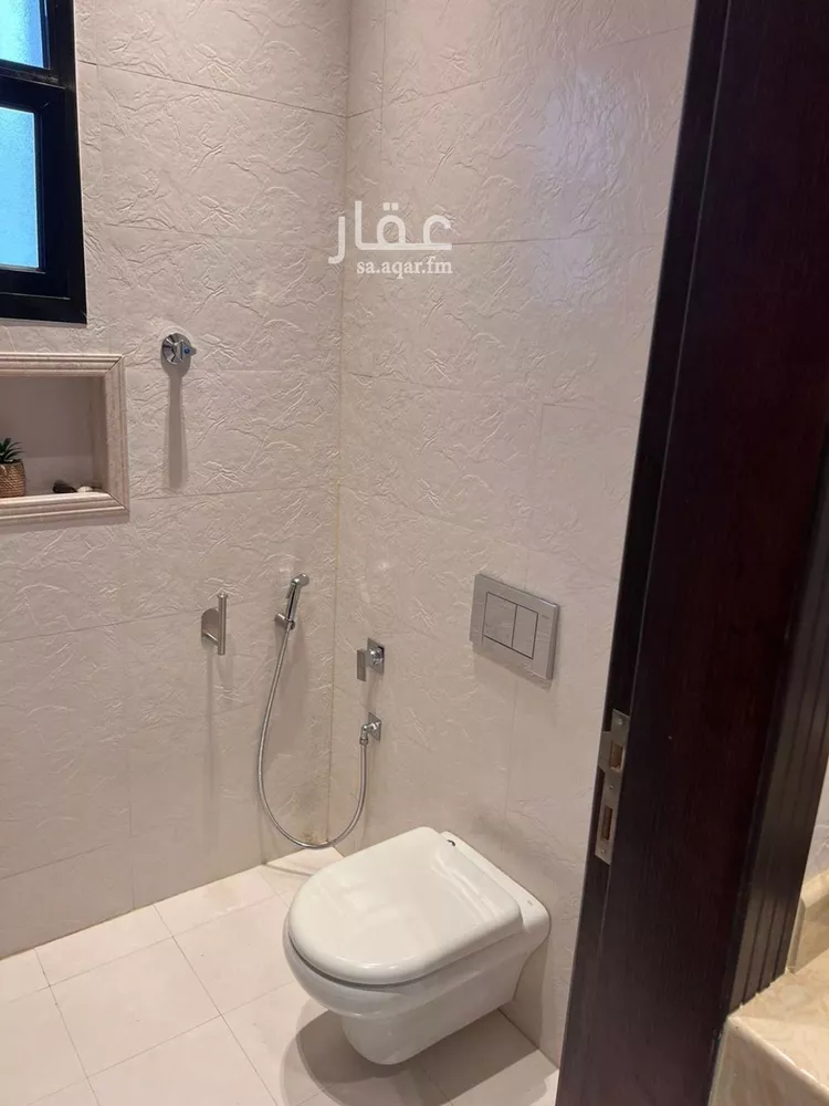 فيلا للبيع في شارع عبدالرحمن بشناق, حي المهدية, مدينة الرياض, منطقة الرياض 7