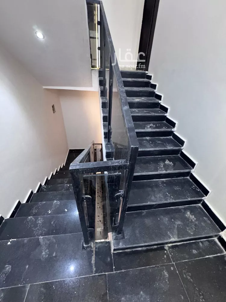 دور للبيع في شارع احمد بن جعفر القفطي, حي العوالي, مدينة الرياض, منطقة الرياض صورة 3