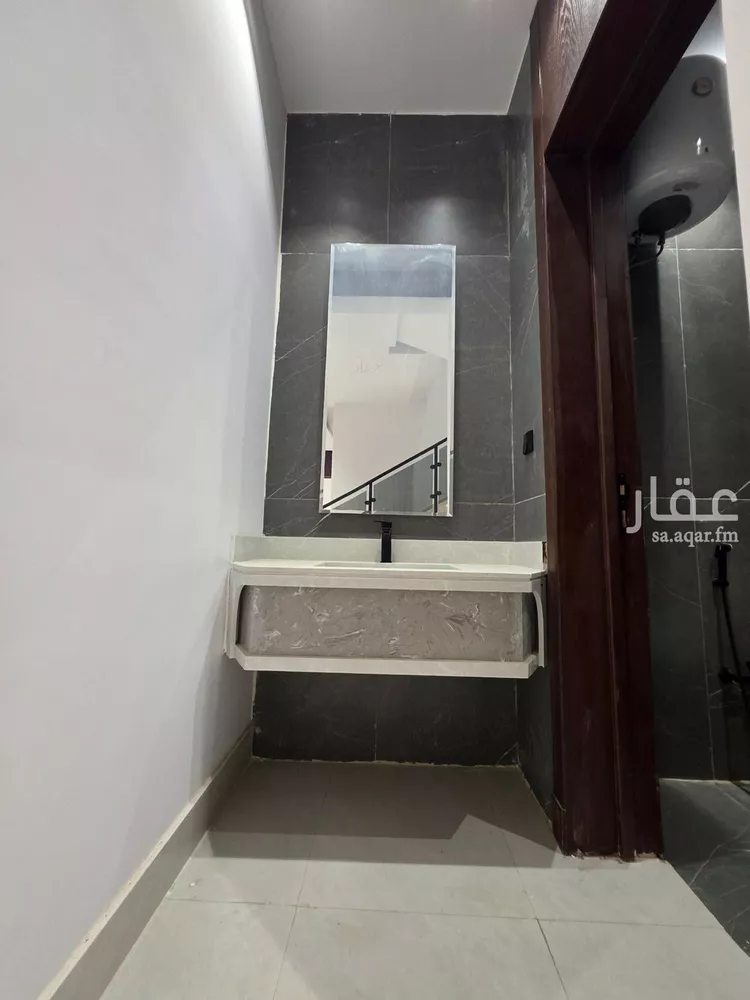 فيلا للبيع في شارع حيدة بن معاوية, حي طويق, مدينة الرياض, منطقة الرياض 18