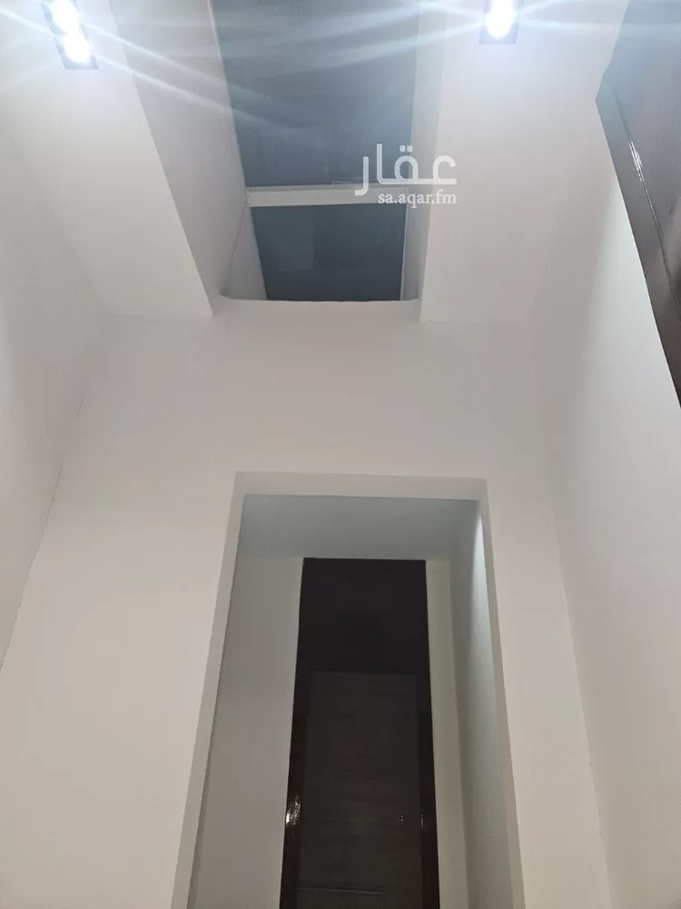 فيلا للبيع في شارع أحمد الدارميّ, حي العريجاء الغربي, مدينة الرياض, منطقة الرياض 8