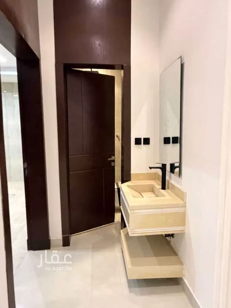 دور للبيع في شارع 101 st, حي الندوة, مدينة الرياض, منطقة الرياض 13