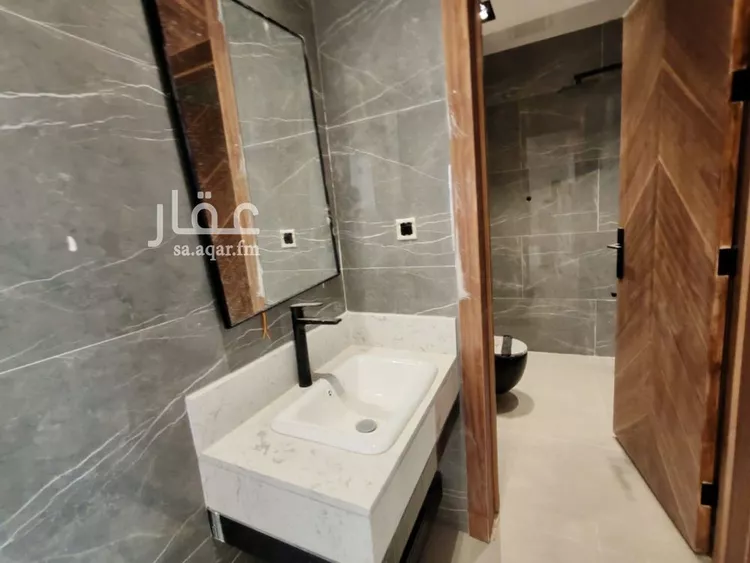 فيلا للبيع في شارع حسين الأبريقي, حي عكاظ, مدينة الرياض, منطقة الرياض صورة 2