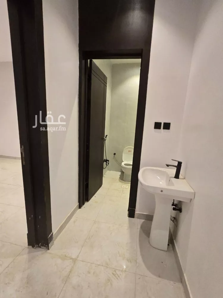 فيلا للبيع في شارع السقاف, حي عكاظ, مدينة الرياض, منطقة الرياض صورة 2