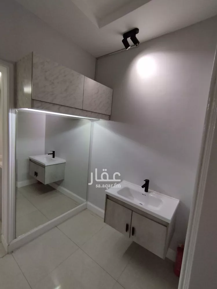 شقة للإيجار في شارع عبدالله بن شهيوين, حي الملقا, مدينة الرياض, منطقة الرياض