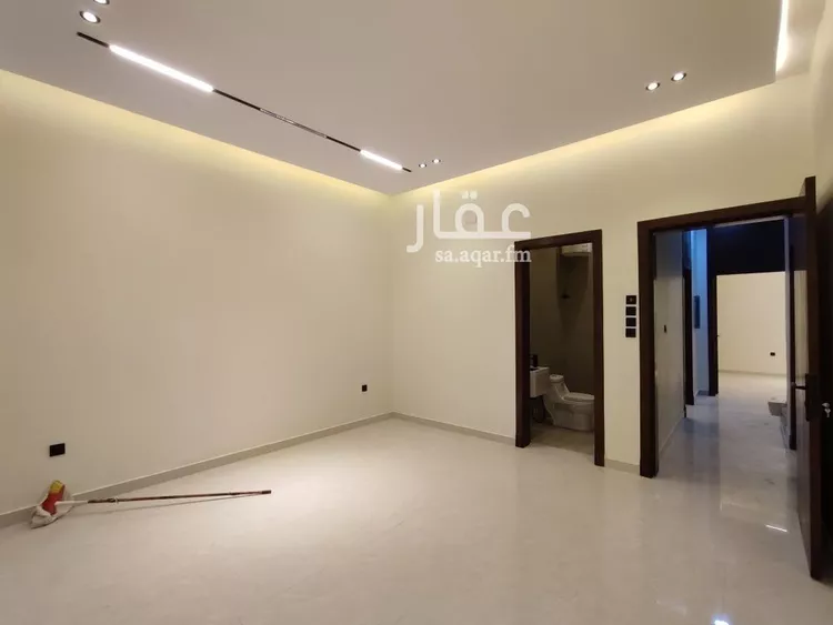 فيلا للبيع في شارع حسين الأبريقي, حي عكاظ, مدينة الرياض, منطقة الرياض صورة 3