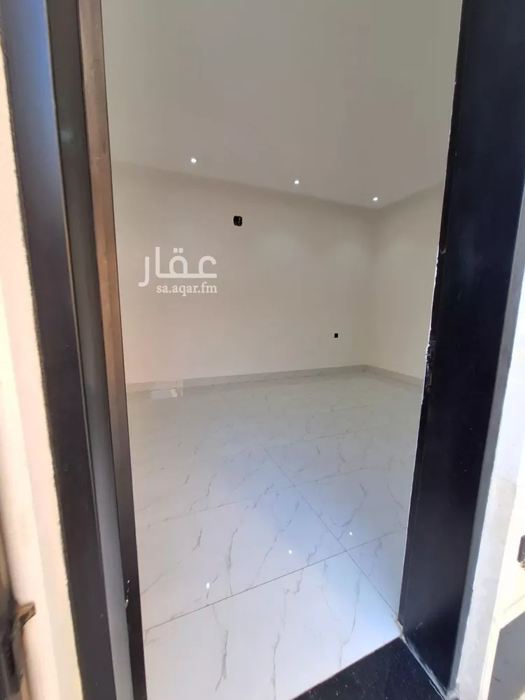 Floor for Sale in Riyadh Al Uraija Al Gharbiyah
