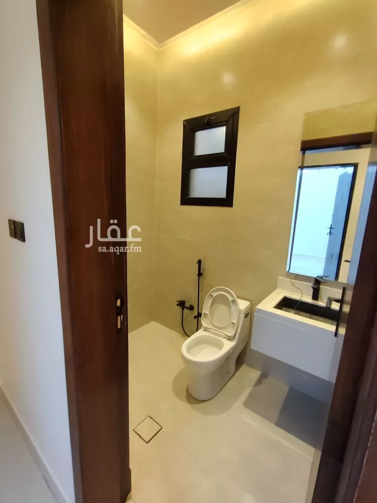 فيلا للبيع في شارع حسين الأبريقي, حي عكاظ, مدينة الرياض, منطقة الرياض صورة 2