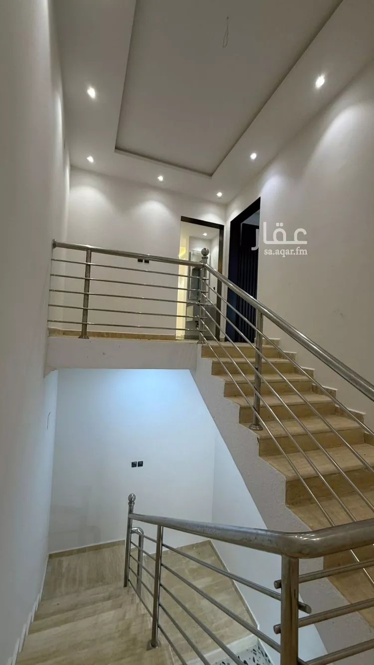 فيلا للبيع في شارع حصين بن حدير, حي بدر, مدينة الرياض, منطقة الرياض صورة 4