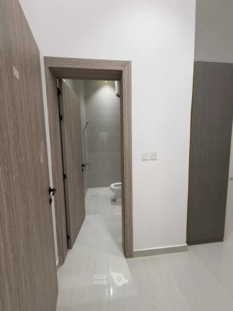 Floor for Rent in Riyadh Al Maizilah 7