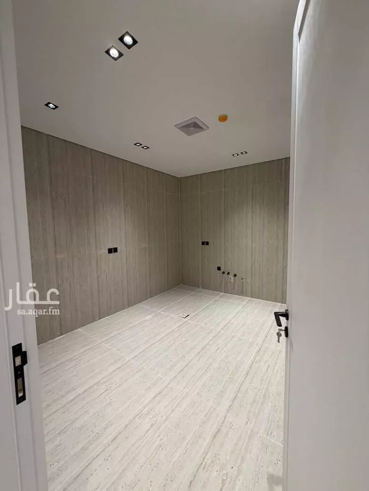 عمارة للبيع في شارع عبدالله بن دخيل, حي عكاظ, مدينة الرياض, منطقة الرياض صورة 3