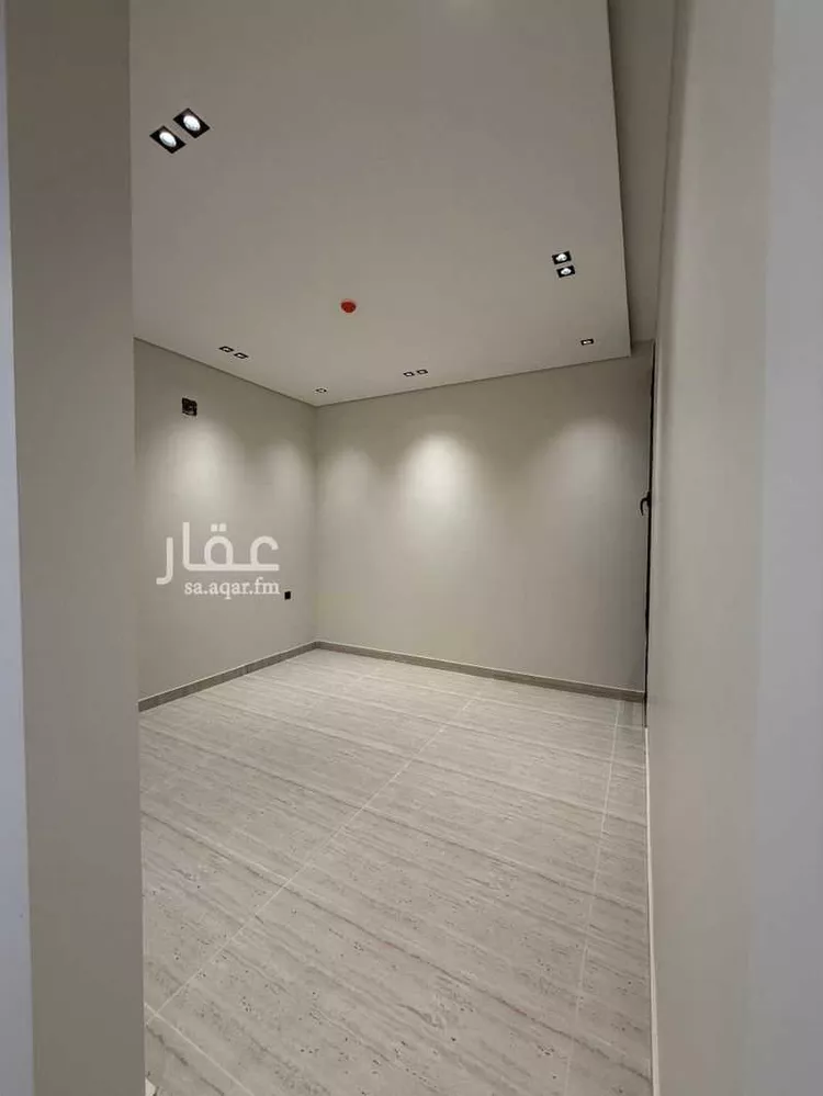 عمارة للبيع في شارع عبدالله بن دخيل, حي عكاظ, مدينة الرياض, منطقة الرياض صورة 2