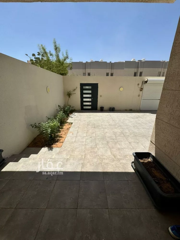 فيلا للبيع في شارع جان السليماني, حي عكاظ, مدينة الرياض, منطقة الرياض صورة 5