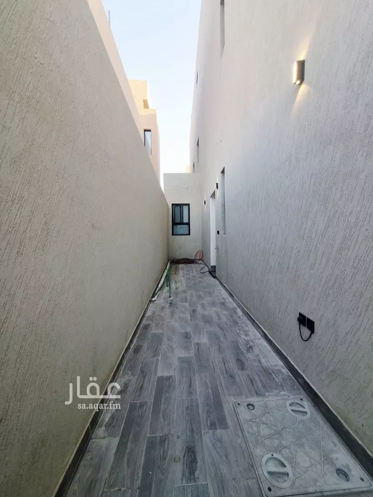 دور للبيع في شارع الصنوان, حي إشبيلية, مدينة الرياض, منطقة الرياض صورة 2