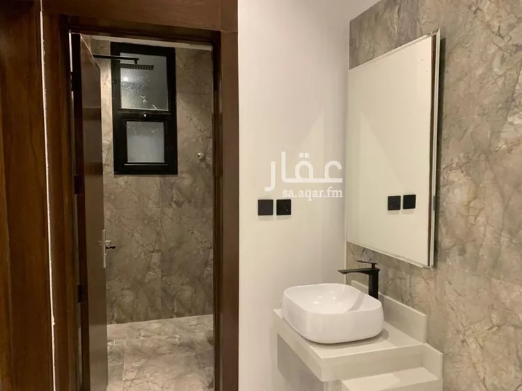 Floor for Sale in Riyadh Al Janadriyah 8