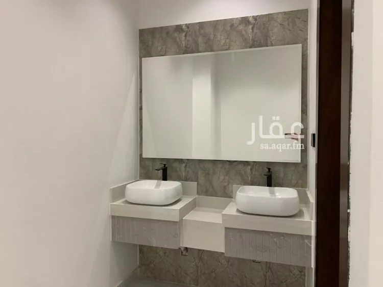Floor for Sale in Riyadh Al Janadriyah 13