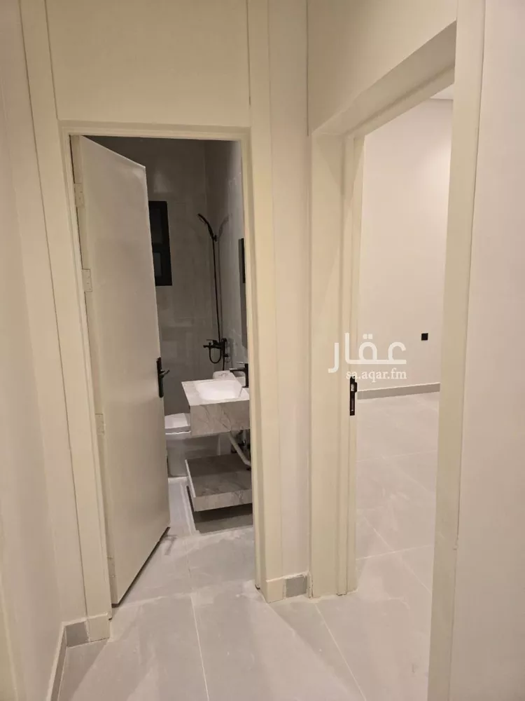 Floor for Sale in Riyadh Al Janadriyah 7
