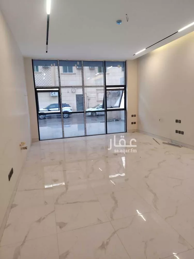 فيلا للبيع في شارع سنان بن عمرو, حي الضباط, مدينة الرياض, منطقة الرياض صورة 3