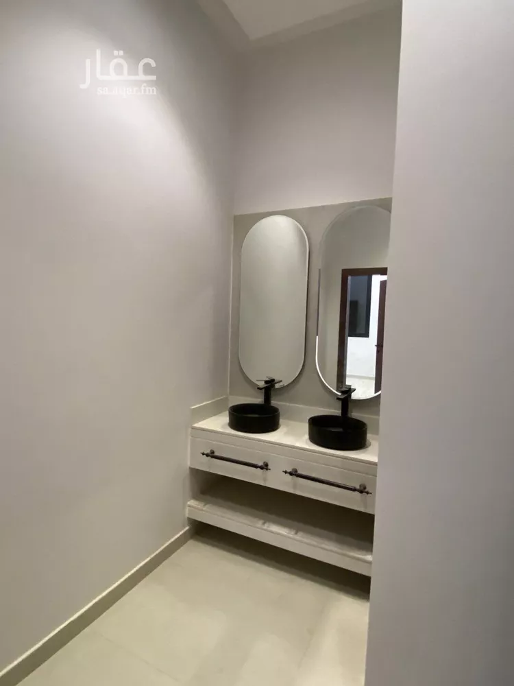 Floor for Sale in Riyadh Al Janadriyah 7