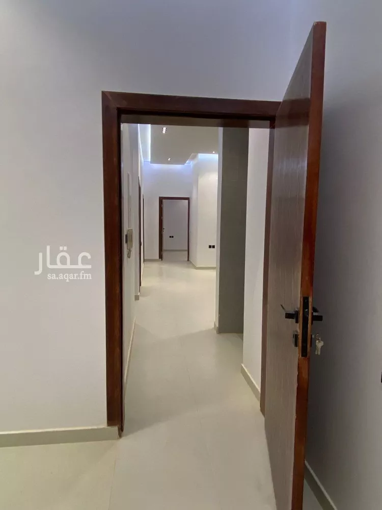 Floor for Sale in Riyadh Al Janadriyah 8