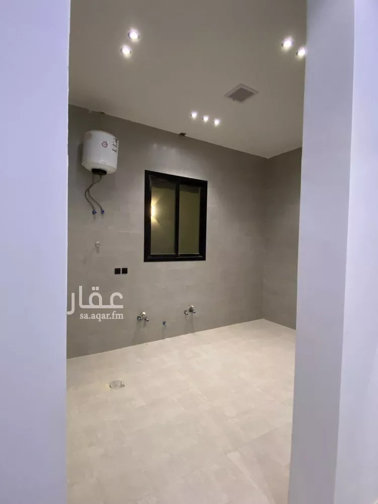 Floor for Sale in Riyadh Al Janadriyah 9