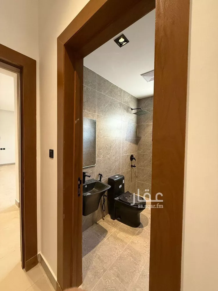 Floor for Sale in Riyadh Al Munsiyah 7
