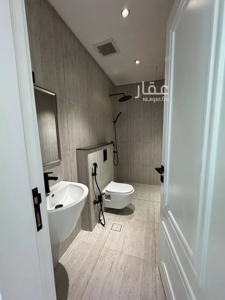 فيلا للإيجار في شارع المصانع, حي الحمراء, مدينة الرياض, منطقة الرياض صورة 4