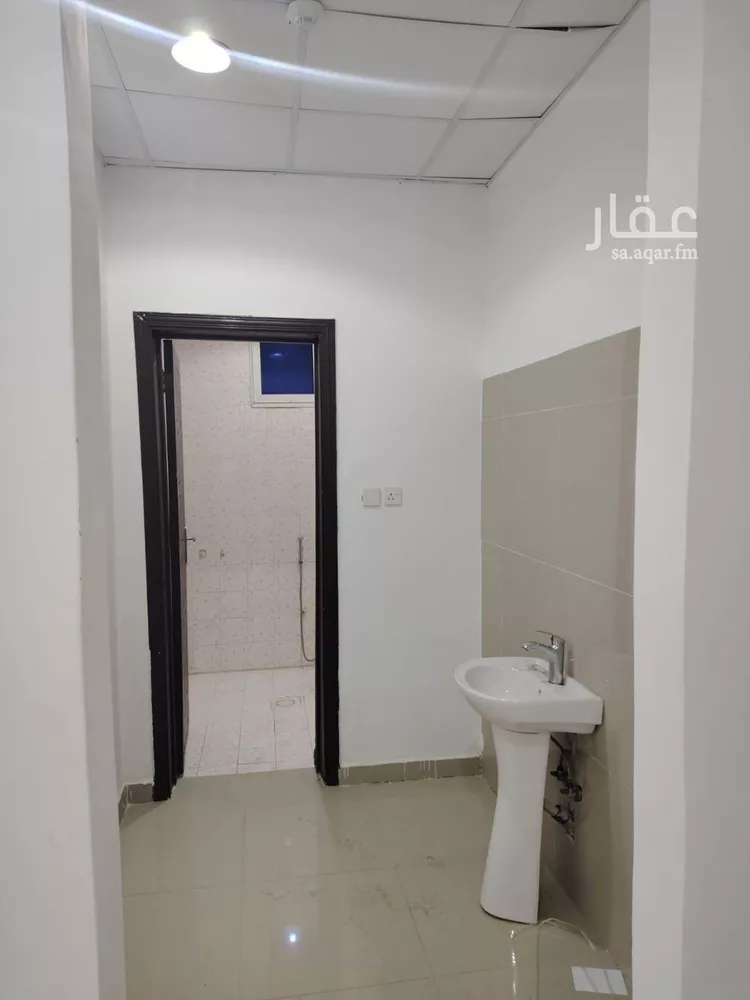 مكتب تجاري للإيجار في شارع علي البجادي, حي الرمال, مدينة الرياض, منطقة الرياض صورة 4