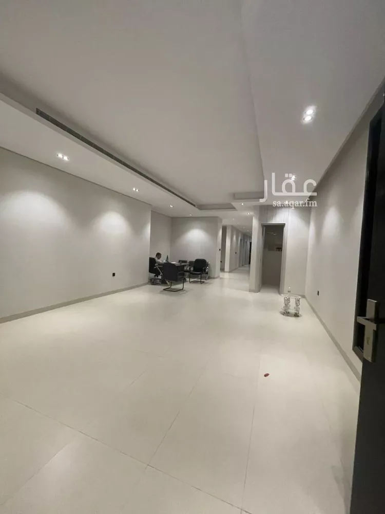 Floor for Sale in Riyadh Al Yarmouk 9