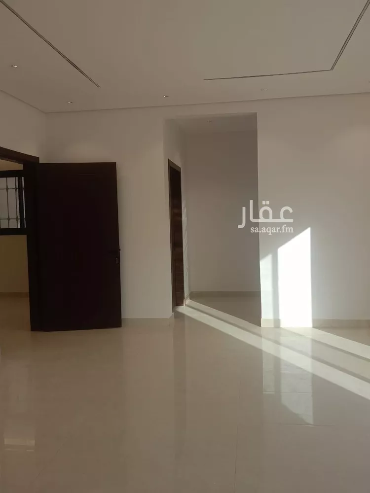 فيلا للبيع في شارع عمر بن الحبيب, حي الجنادرية, مدينة الرياض, منطقة الرياض صورة 4