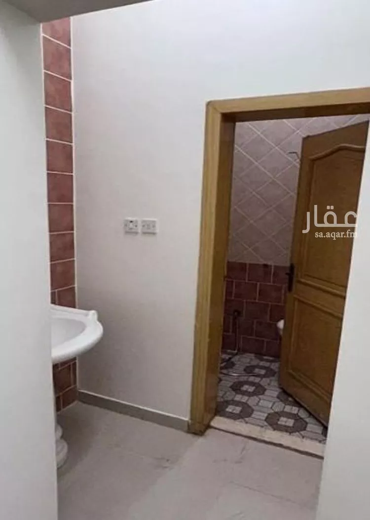عمارة للإيجار في شارع يزيد بن ابي سفيان, حي العريجاء الأوسط, مدينة الرياض, منطقة الرياض 8