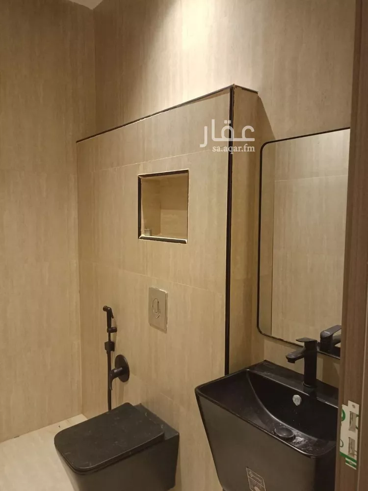 دور للبيع في شارع خريص, حي الجنادرية, مدينة الرياض, منطقة الرياض 9