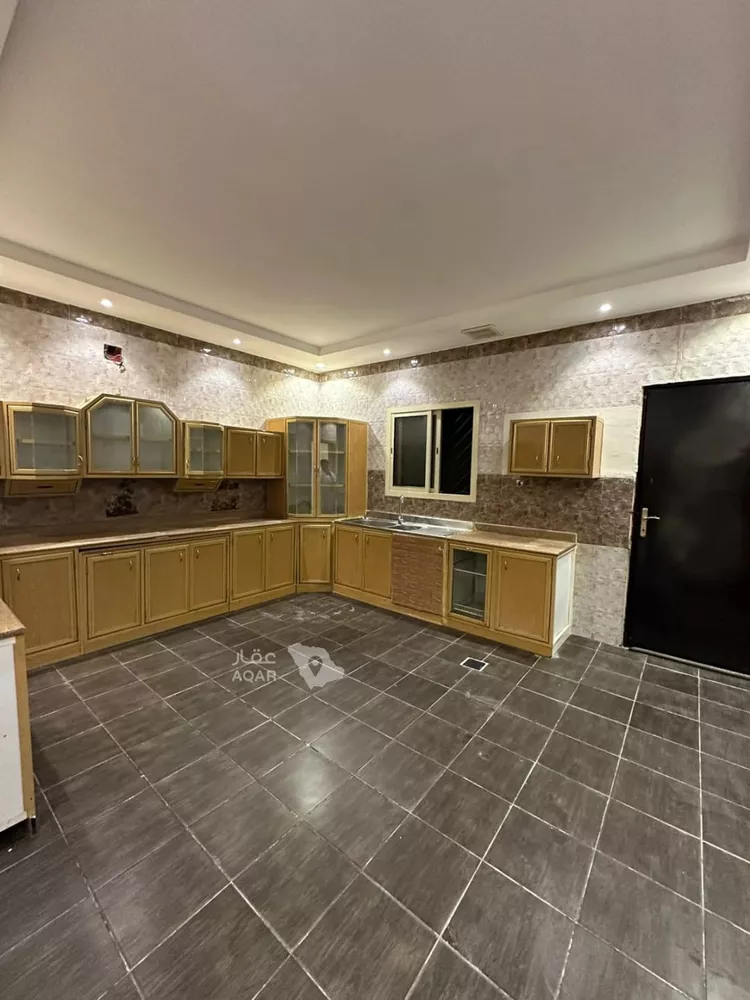 Floor for Rent in Riyadh Al Arid 5